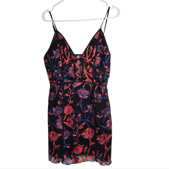 Tobi Rose Black Multi Embroidered Bodycon Dress, Size Medium - Picture 2 of 6